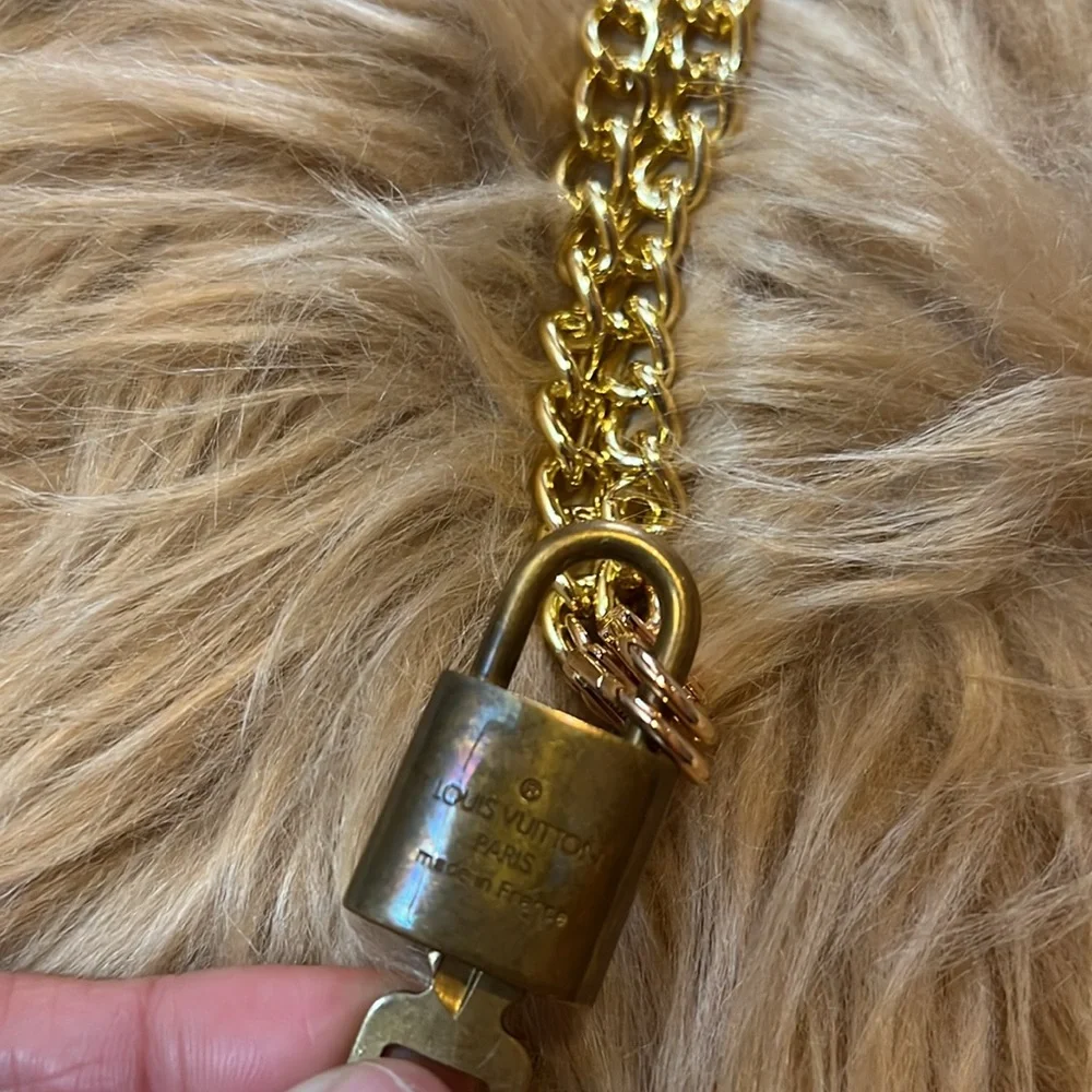 🧡Gold Chain Necklace with LV Lock Pendant 307 - Picture 9 of 14